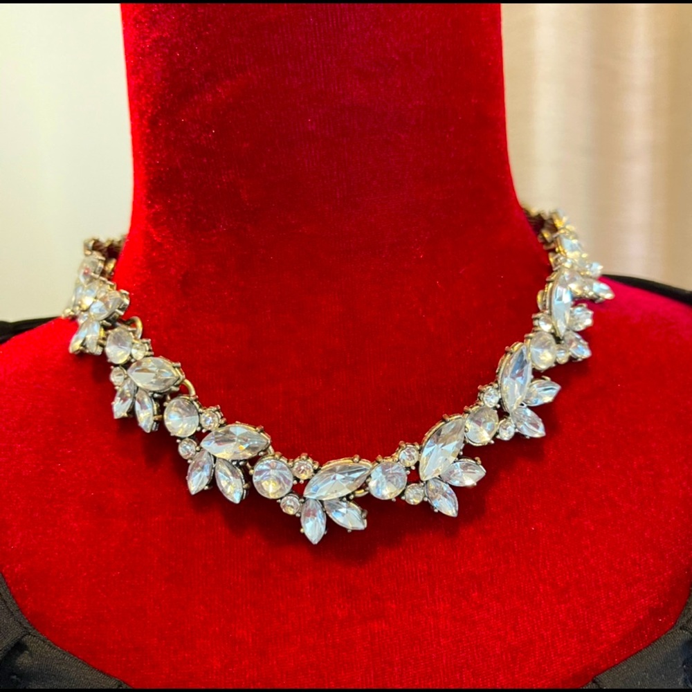 Crystal all around necklace
